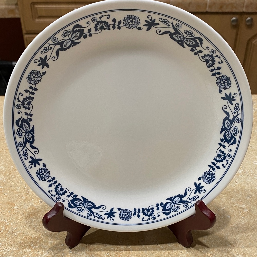 SET OF 2 CORNING CORELLE  OLD TOWN BLUE ONION 10” dinner PLATES